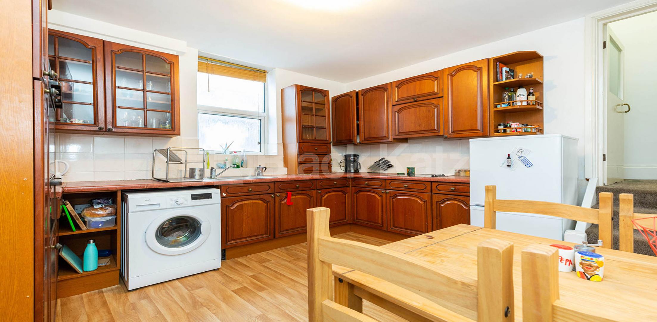 			2 Bedroom, 1 bath, 1 reception Flat			 Tottenham Lane, Crouch End